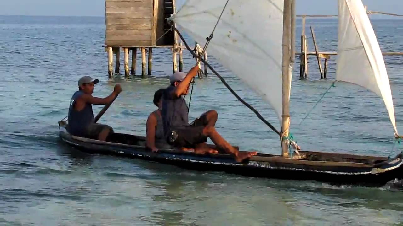 sailing in an ulu - kuna dugout canoe - youtube
