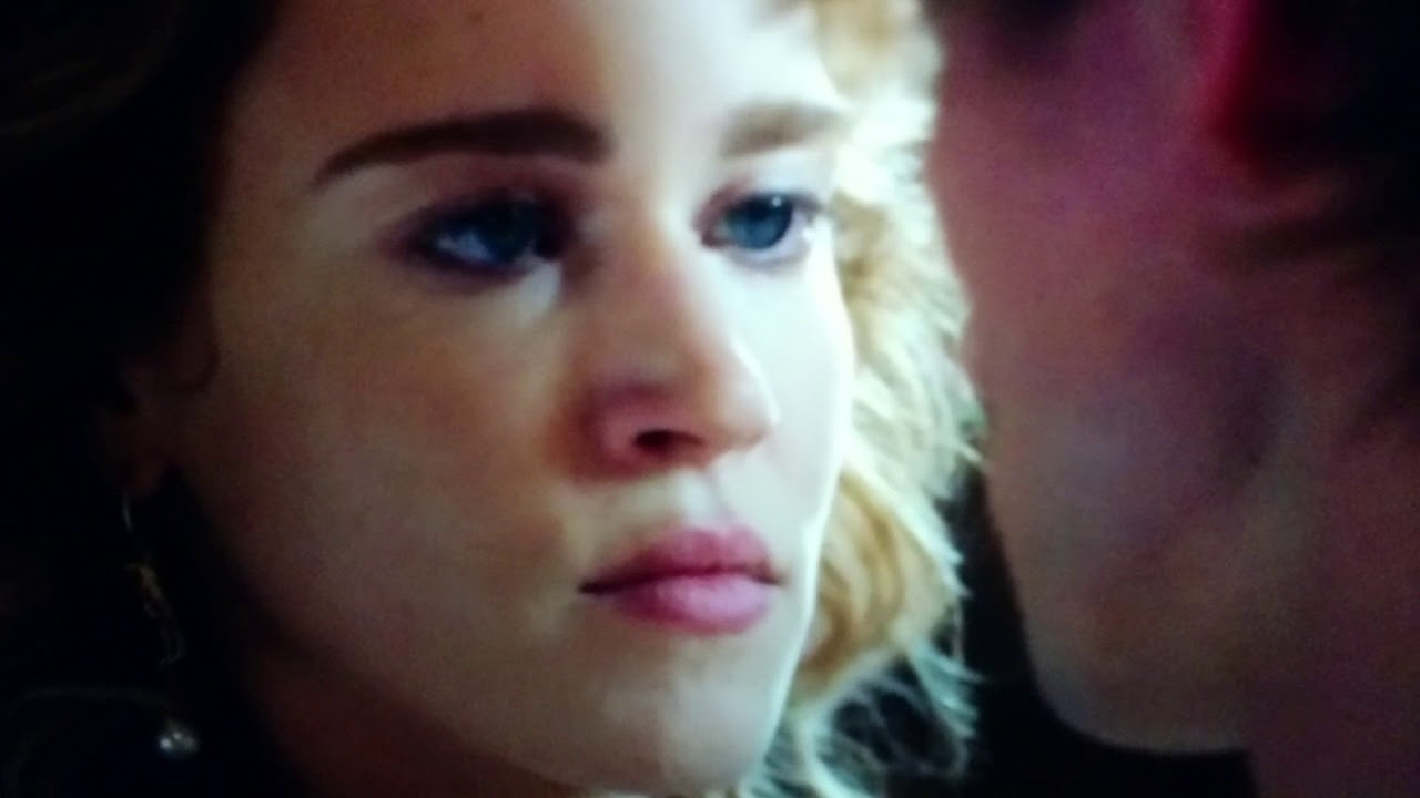 Il 1 bacio di Simonetta e Giuliano I Medici 2x03