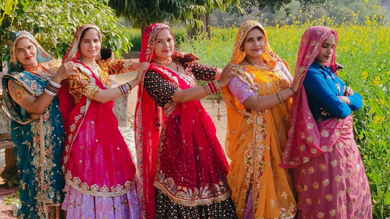 नई साल के दिन सभी सज गई दुल्हन के जैसे आप सभी को शुभकामनाएं happy new year 🎊