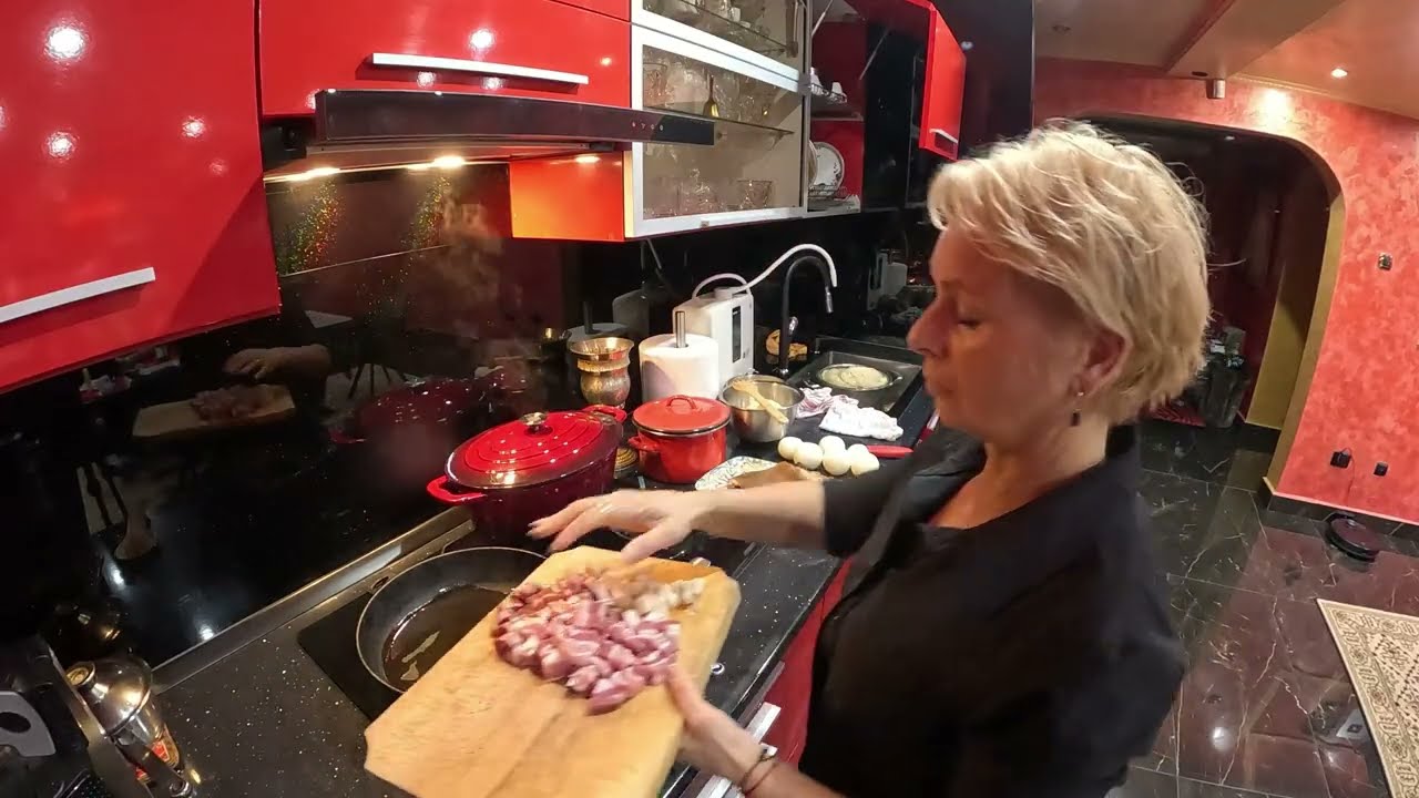 AVEM SARMALE LA MASA DE SEARA