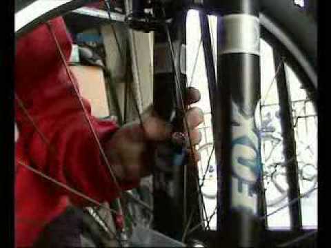 Come montare il contachilometri sulla bici - YouTube