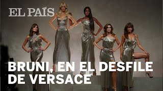 Desfile Versace Con Carla Bruni Gente
