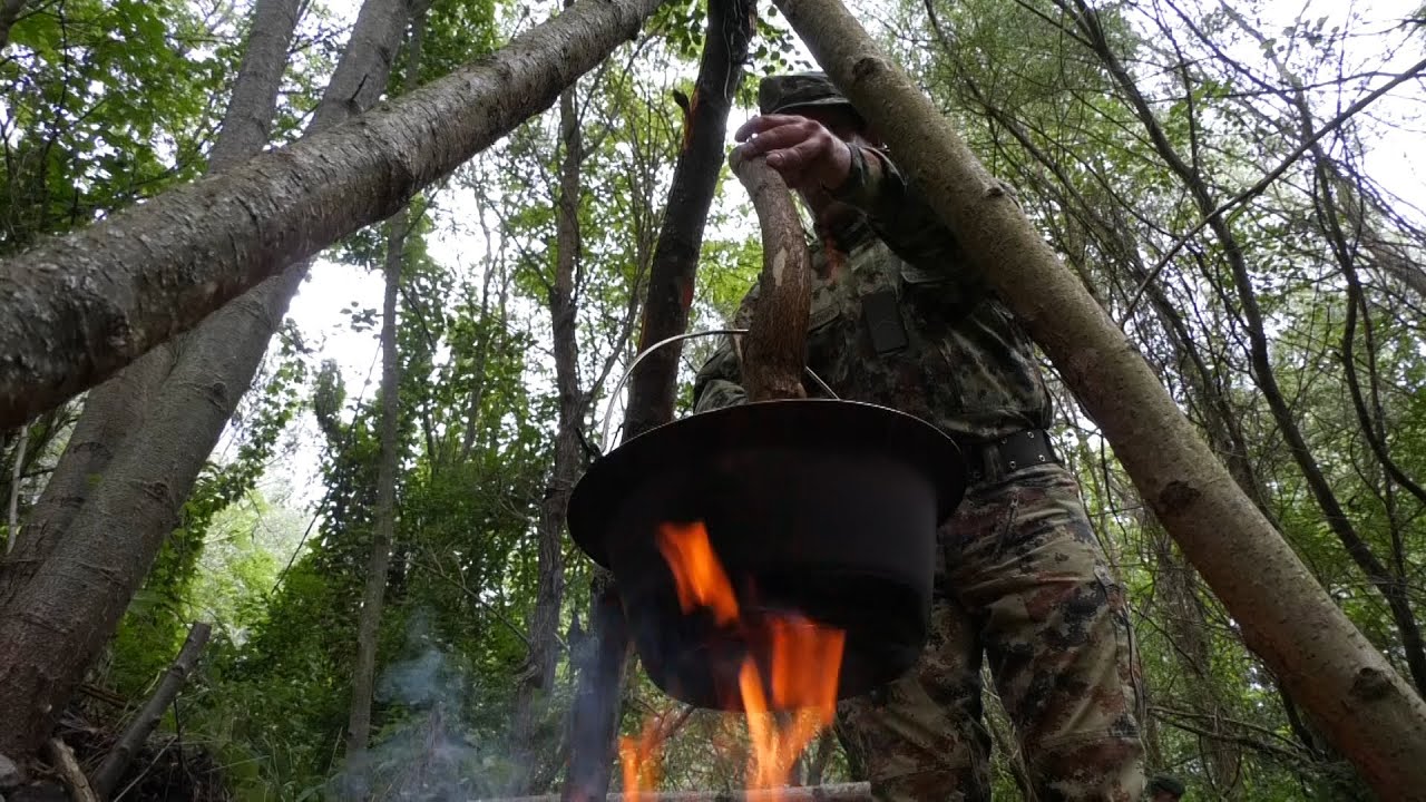 Izviđačka četa Vojske Srbije na obuci preživljavanja - ishrana u prirodi 31 07 2025