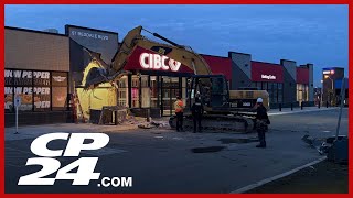 Backhoe crashes into Etobicoke bank in attempted break-and-enter robbery