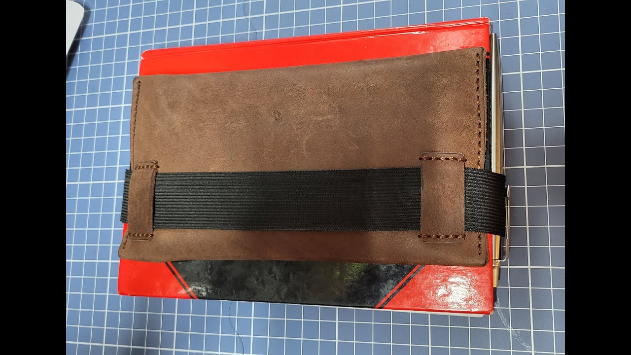 Einzigartiges Stifteetui / Mäppchen direkt am Notizbuch befestigt mit außenliegender Stifteschlaufe