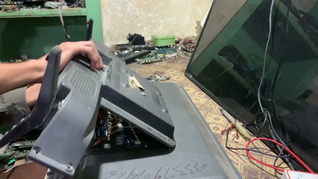 LED tv me new universal mother board kese install karen, step by step process live prectical ke sath