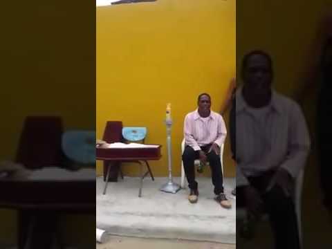 INCREIBLE-Hombre vela a su perro en San Pedro de Macoris