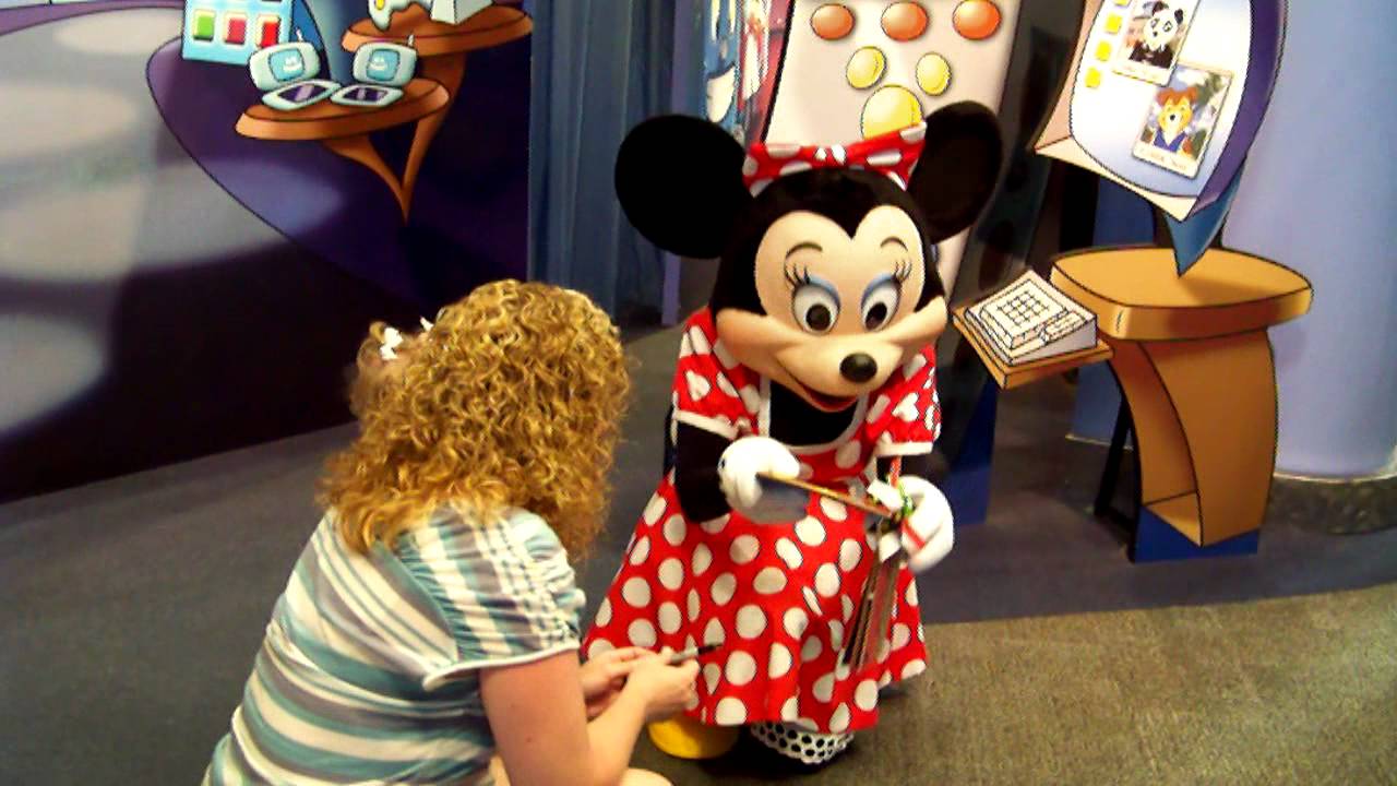 Epcot - Character Spot (K meets Minnie)