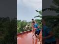 Cá Sấu Ăn Thịt Người Xuất Hiện Khi Đang Tắm