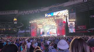 George Strait Walks Out On Stage To Say Hello