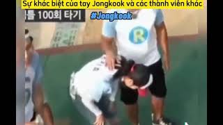 Sự khác biệt của tay Kim Jong Kook và các thành viên khác