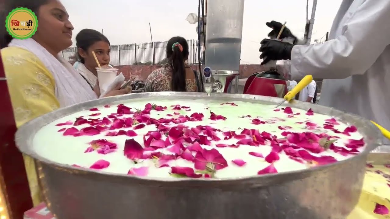 Dubai wala Habibi Sharbat-E-Mohabbat in Delhi | Mohabbat Ka Sharbat in Jama Masjid 🍺