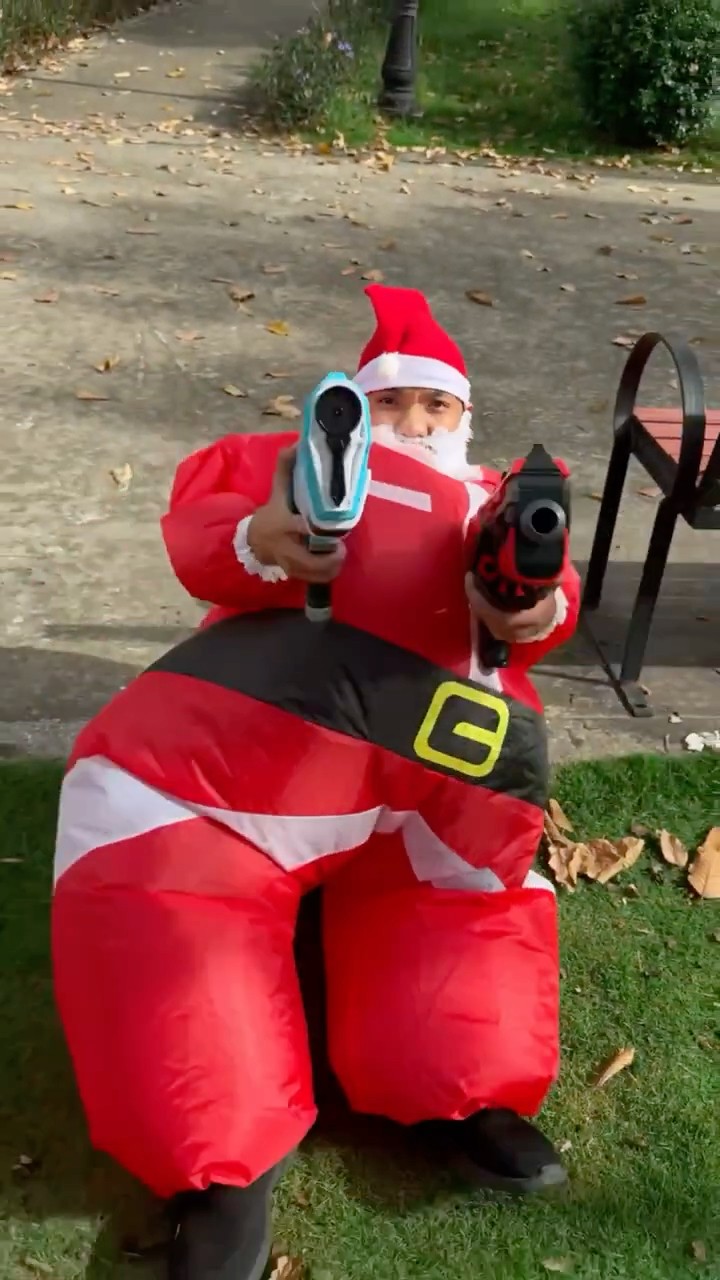 SH - Trêu đùa Ông già Noel, và cái kết || Prank Santa Claus #shorts