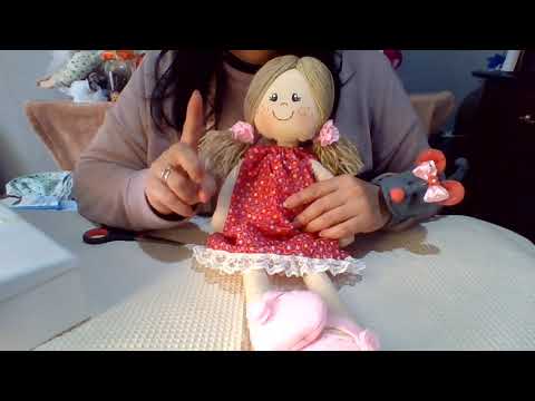 Video: Cómo Coser Un Atuendo Para Una Muñeca