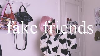 RAMENGVRL - Fake Friends (Lyric Video)