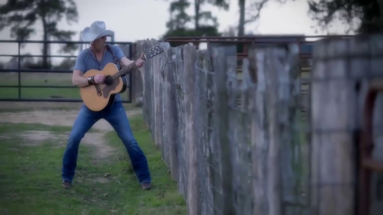 Sleduj George Ducas - Party With Your Boots On (Official Music Video) na YouTube