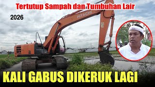 COVERED WITH GARBAGE AND WILD PLANTS, THE GABUS RIVER IRRIGATION IN BEKASI IS BEGINING TO BE DREDGED