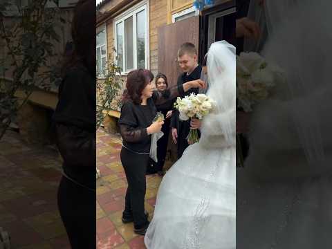 عادات للعرسان لحظة الخروج من منزل العروس 🥰🤩