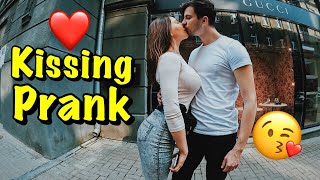 Kissing Prank: ПОЦЕЛУЙ С НЕЗНАКОМКОЙ | РАЗВОД НА ПОЦЕЛУЙ 3/2