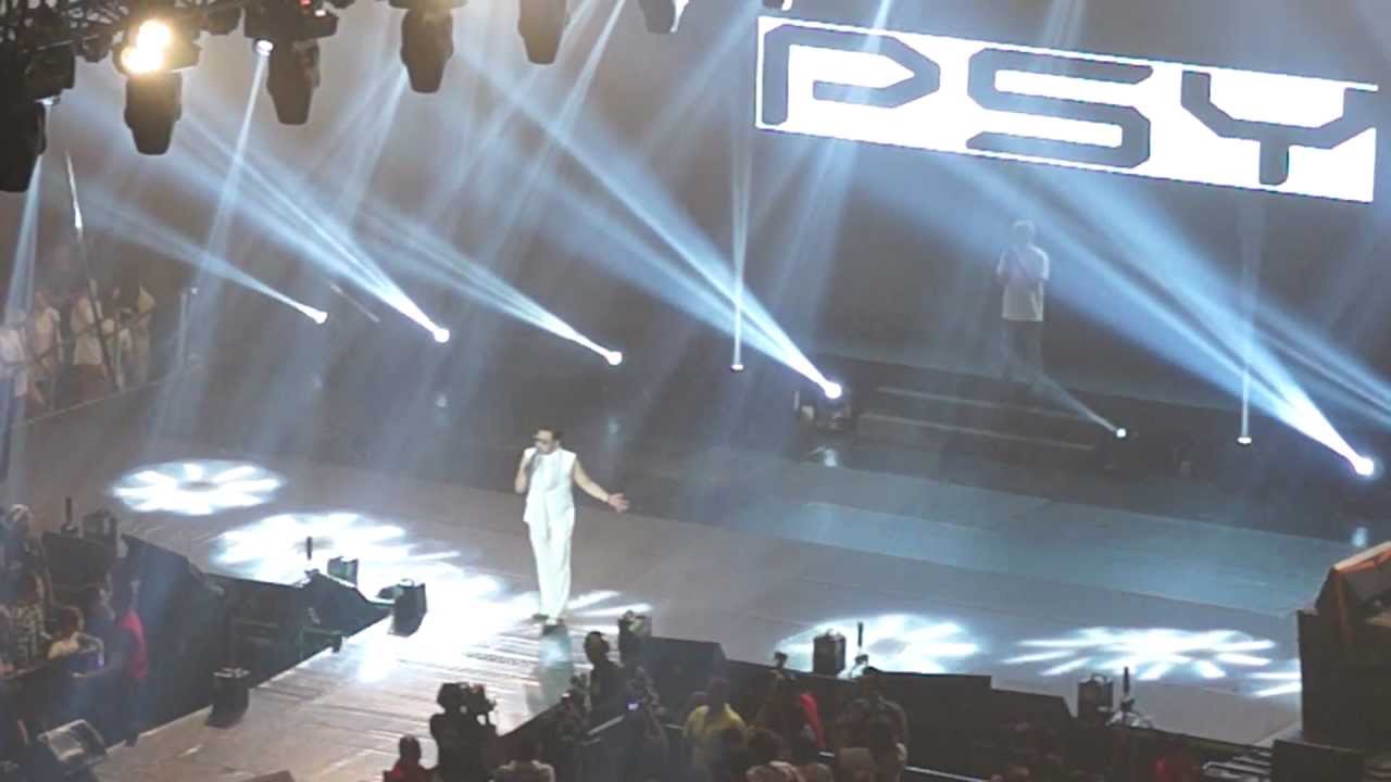 Gangnam Style (PSY) live in Manila 16 Feb 2013.