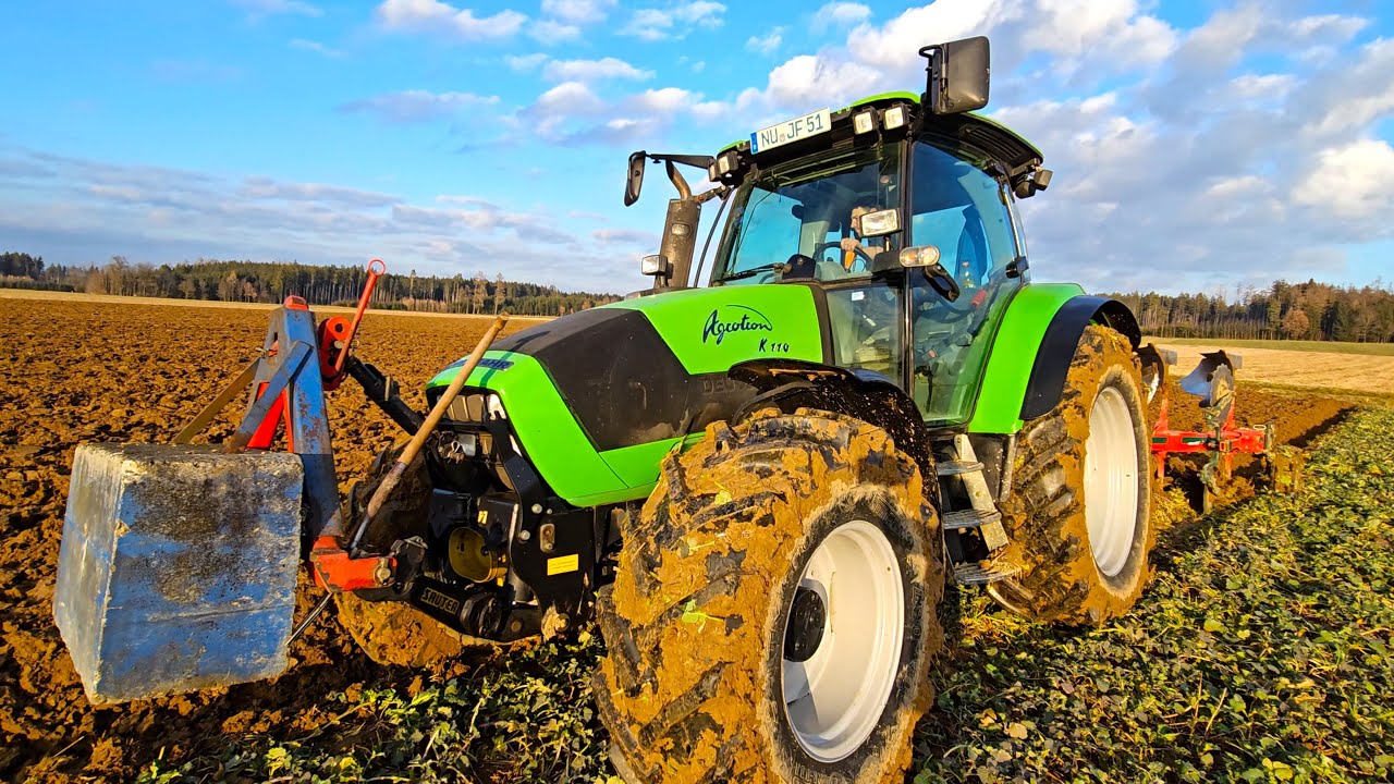 Deutz-Fahr K 110 Agrotron beim pflügen mit Vogel + Noot XM 1050 in Bayern