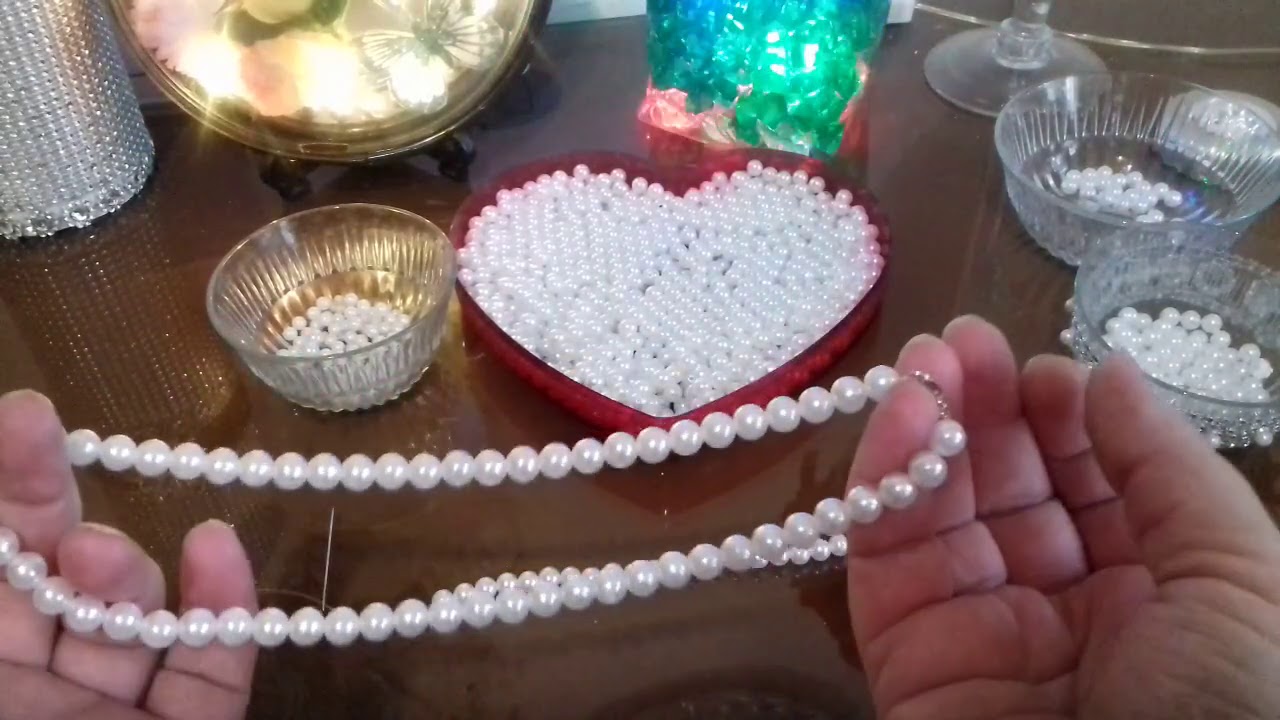 Femeile elegante poartă perle.Minicurs de confecționat bijuterii .