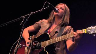 Texas Burning-Theresa Andersson: "Accustomed to the Dark" chords