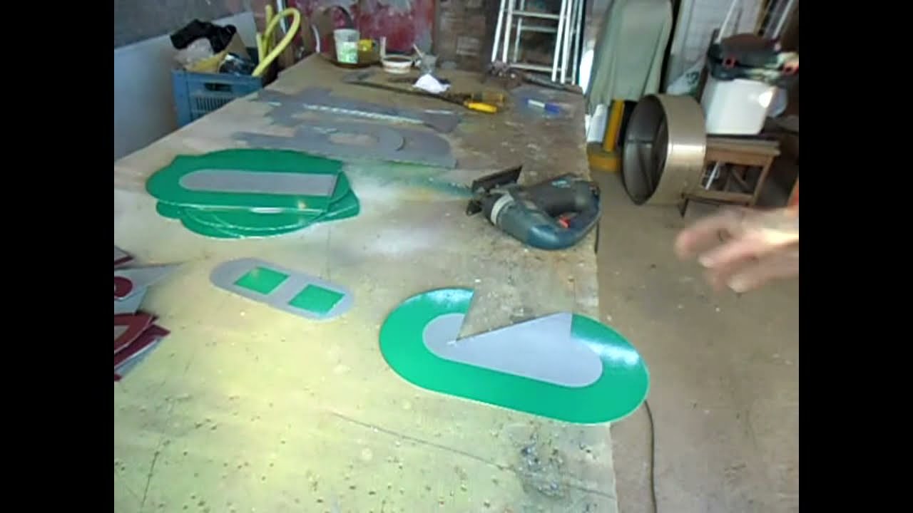 letras caixas,serrando com tico-tico.