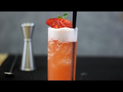 How to make a Strawberry Gin Fizz