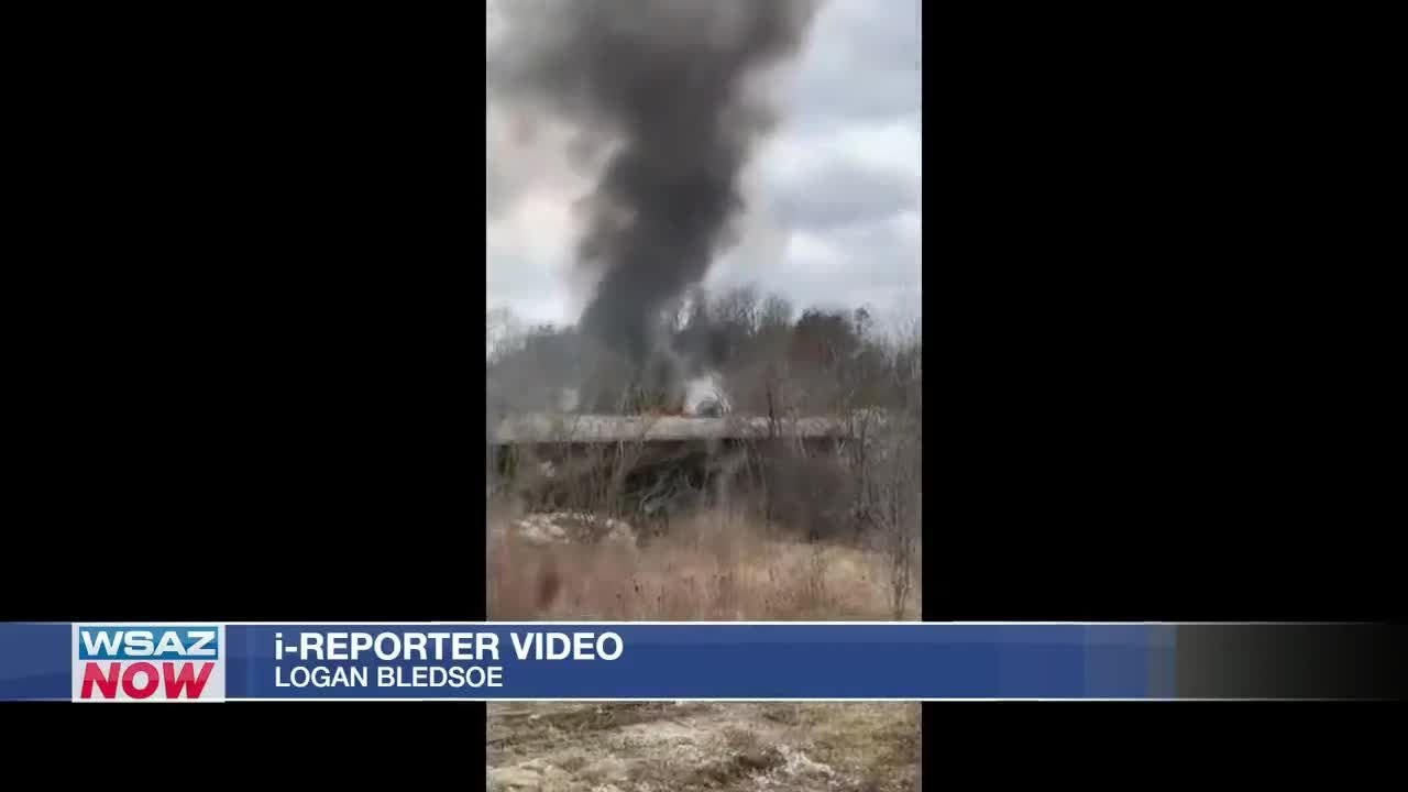 Tractor trailer fire shuts down lanes of I-64 - YouTube