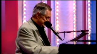 Neil Sedaka - Is This the Way to Amarillo - Live on This Miorning - July 2012 chords