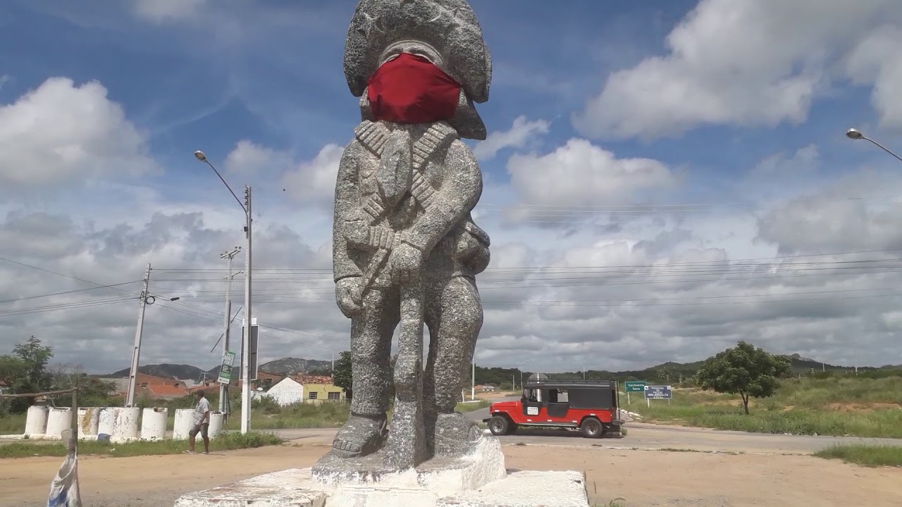 Estátua do cangaceiro Lampião - YouTube