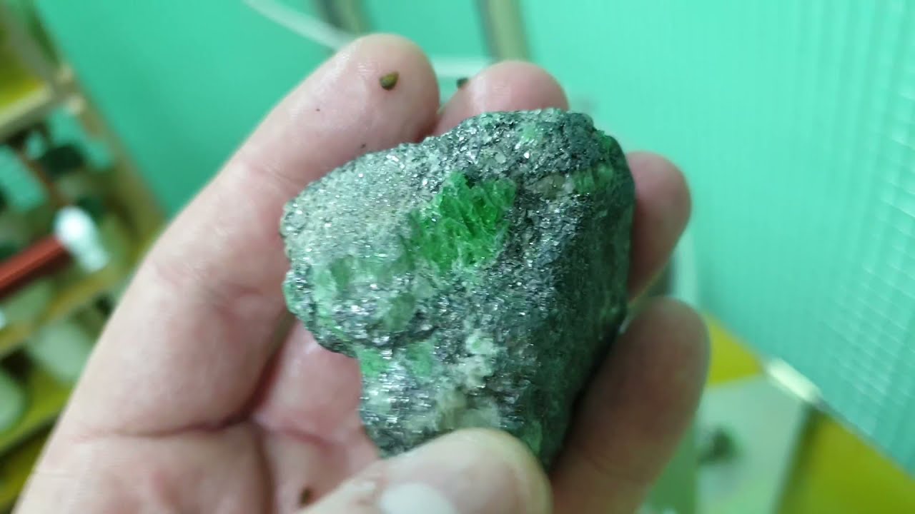 EPD Spark-2 test: more than 250 kV to recover tsavorite - gem-variety of garnet mineral