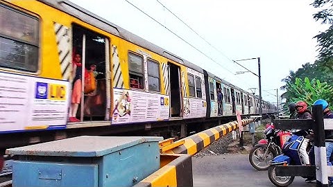 Amazing Colourful Ad-Printed EMU Local Train Skip Between Railgate Furiously | Eastern Railways
