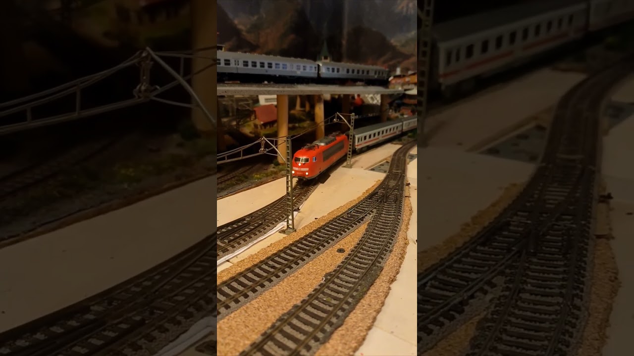 Neuzugang Roco 63741 (BR 103-233-3) fährt mit IC Wagen ein paar Runden 