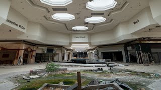 Exploring Creepy Abandoned Mall ( BLACK MOLD CITY )