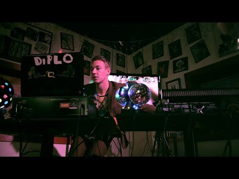 Diplo – Biggie Bounce (feat. Angger Dimas & Travis Porter) [Official Music Video] mp3 ke stažení
