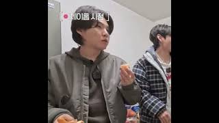 less than five minutes into the episode RUN BTS and yoongi's already eat tangerine🍊😭