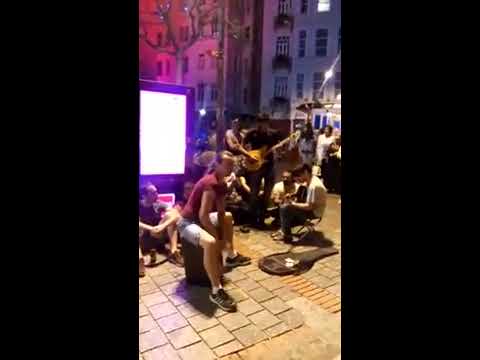 Aldırma Gönül Aldırma / sokak sanatçısı / İstanbul / Galata kulesi (muhteşem performans)