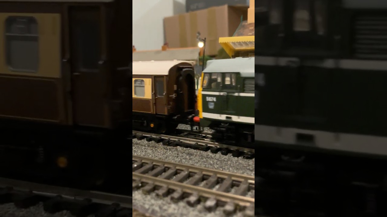 Model train with sound and coaches with lit table lamps 