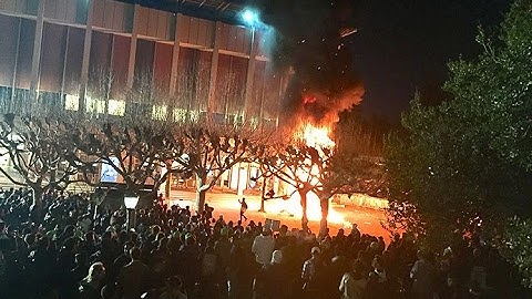 Raw Video - UC Berkeley Protesters Destroying Campus