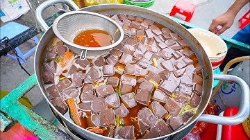 Xe bún "ma" cực rẻ ở Long Xuyên, nồi bún không có gì ngoài da heo và huyết