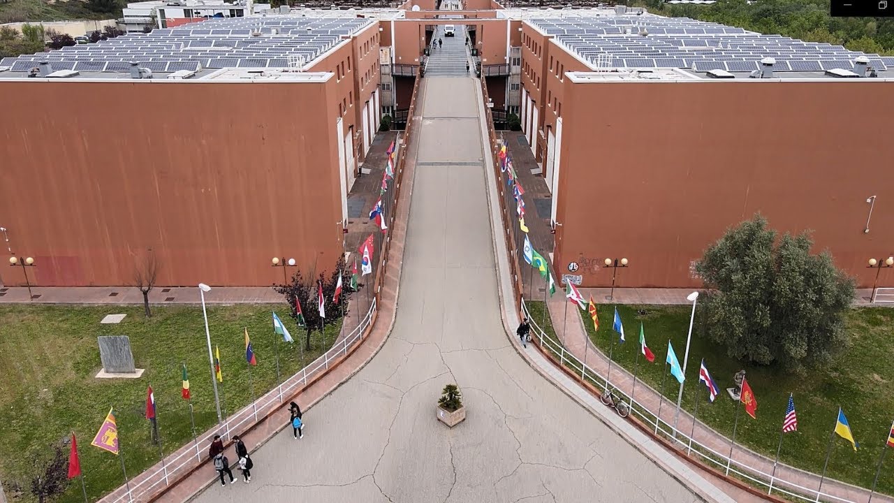 30 ore nel campus (con lode)