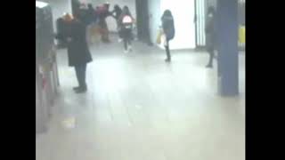 Perp Robs Straphanger of Cash in Queens Subway