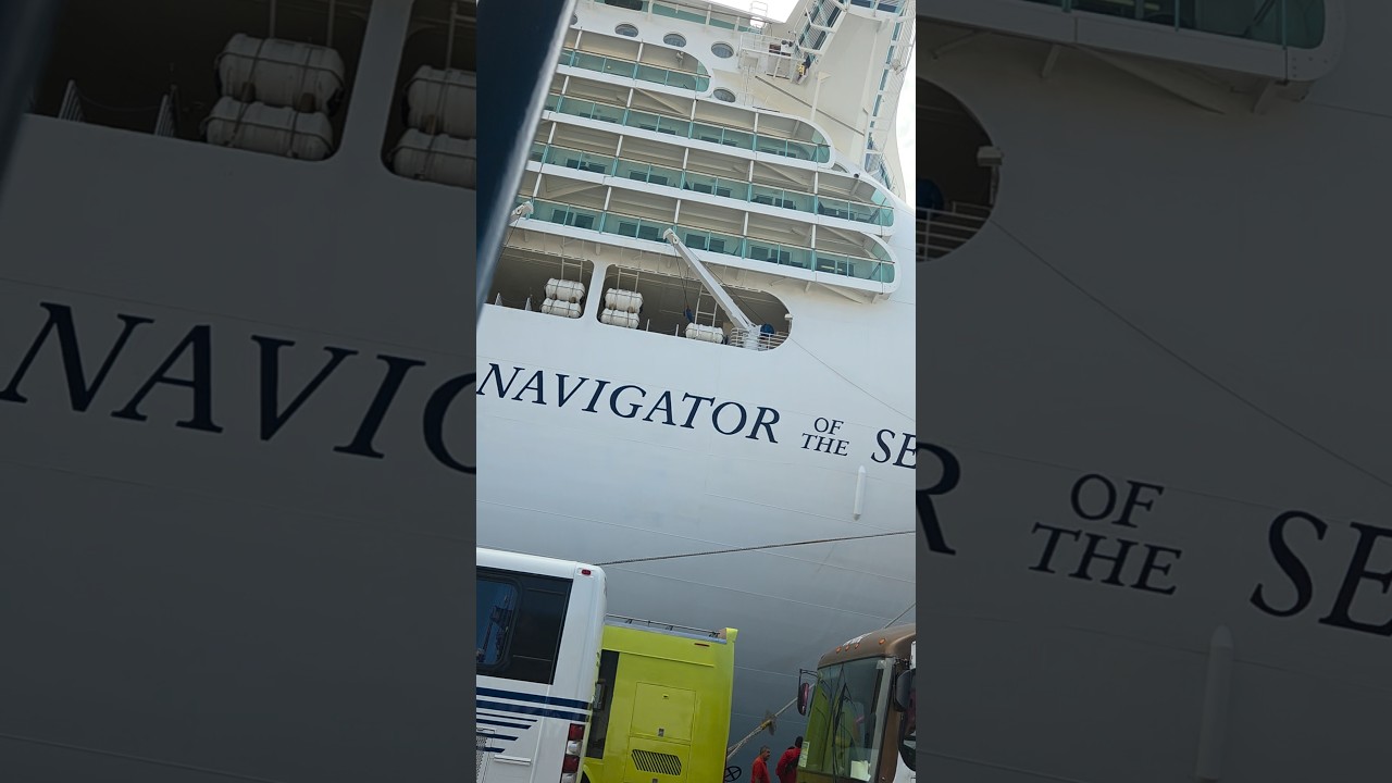 Navigator of the Seas #royalcaribbean #cruise #cruiseship #mexico #ytshorts #travel #summer #cruises