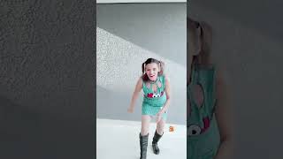 Cantando E Dançando No Kwai