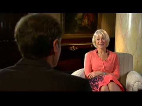 Video: Helen Mirren menaklukkan Metropolitan &malu; -oper