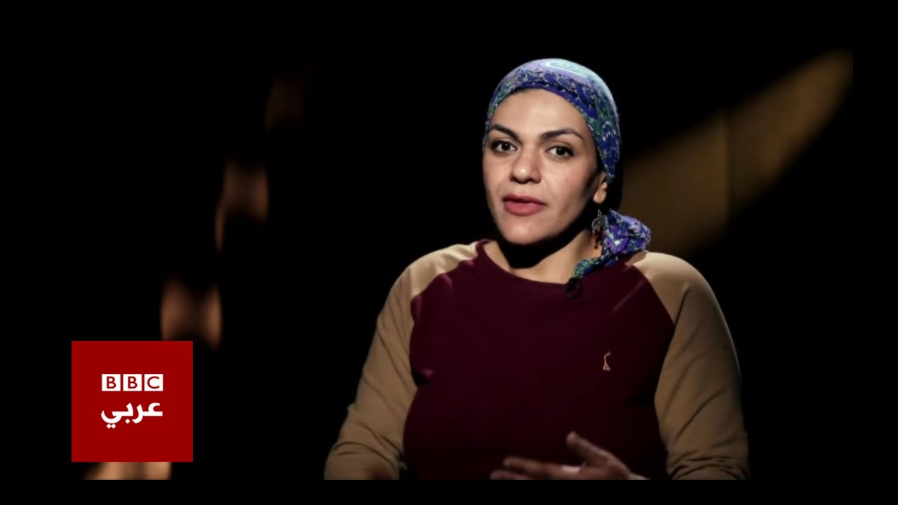 الصحافية والناشطة المصرية نوارة نجم في المشهد