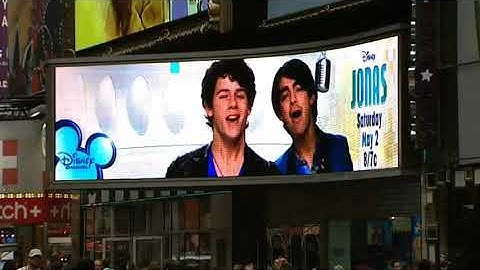 Solutions pre intermediate 2nd edition 5C Culture clip: Times Spuare