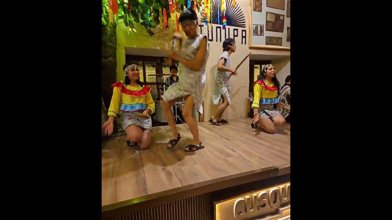 EP 29 แสดงโชว์ในร้านอาหารในเมืองครุฑโกหลังลุยมรดกโลกมาชูปิซู ของเปรู